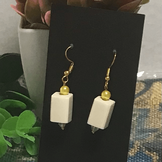 Cream Dangling Earrings-CDE09