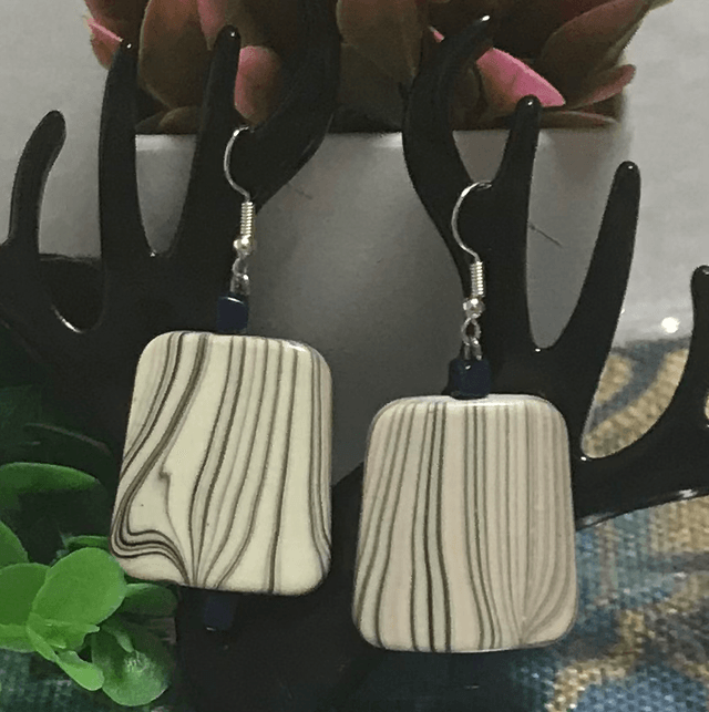 Cream Dangling Earrings-CDE08