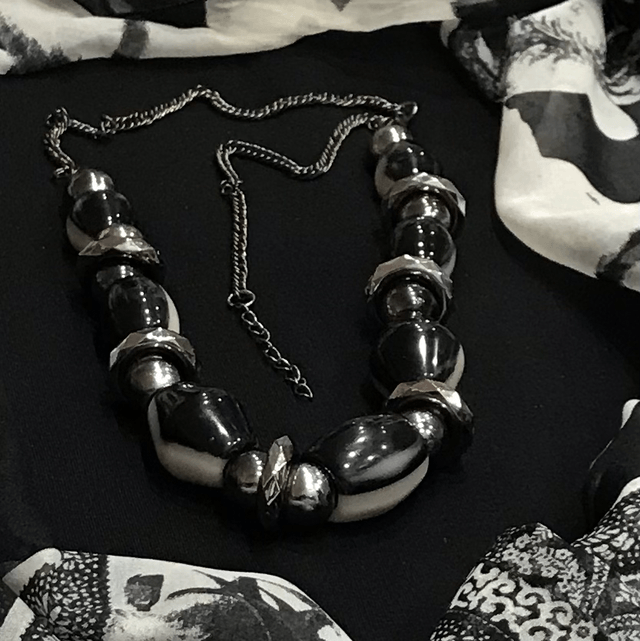 Black/Cream Necklace- NEC51