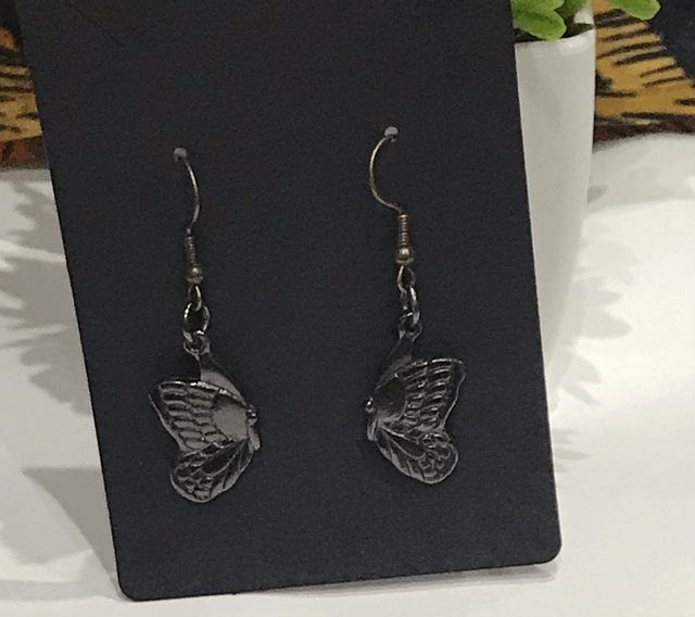 Black Dangling Earrings- BDE1000