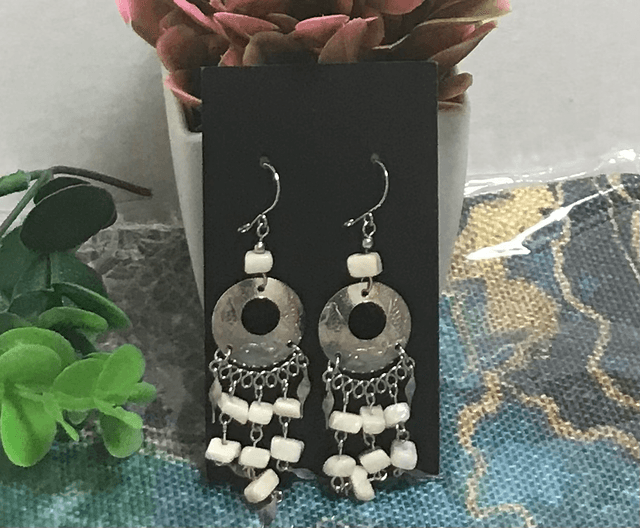 Cream Vintage Dangling Earrings- CDE12