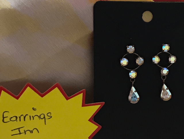White-Clear Stone Vintage Earrings - WDE36