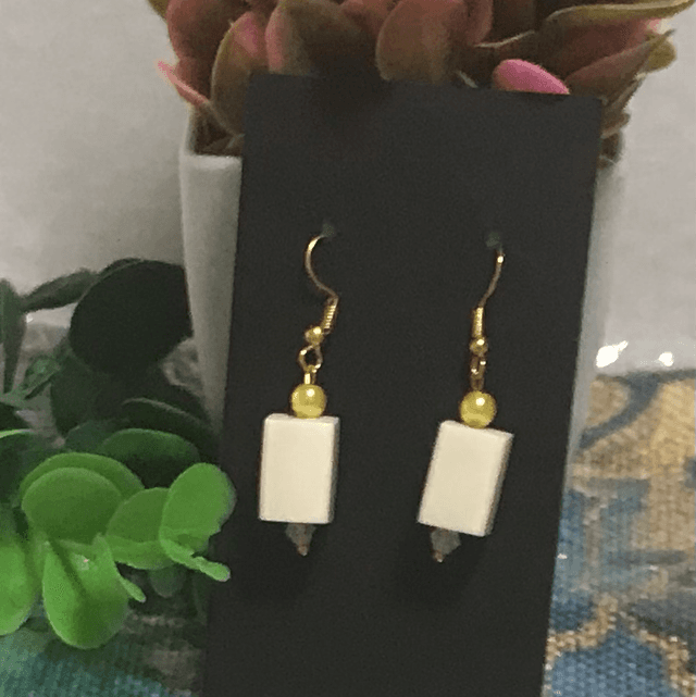 Cream Dangling Earrings-CDE09