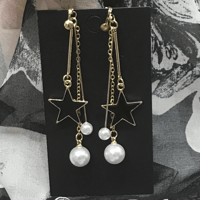 Black/White Clip On Earrings- COE25