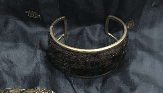 Black with Gold Colour Frame Vintage Bracelet- VB04