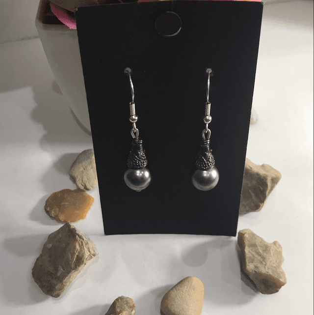 Black Dangling Earrings-BDE590