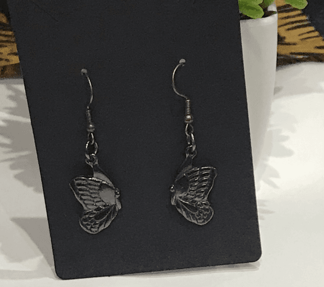 Black Dangling Earrings- BDE1000